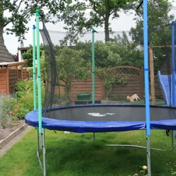 Trampoline in Kleingärten